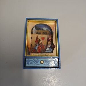 Alice In Wonderland With Queen Of Hearts Vintage Kiyo & Ko Music Box